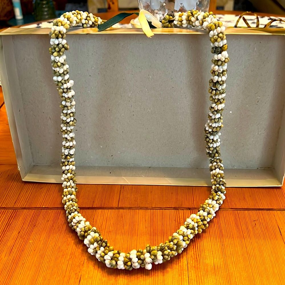 Hawaiian she’ll necklace